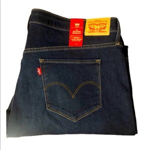 Women’s plus Levi’s 314 Shaping straight jeans